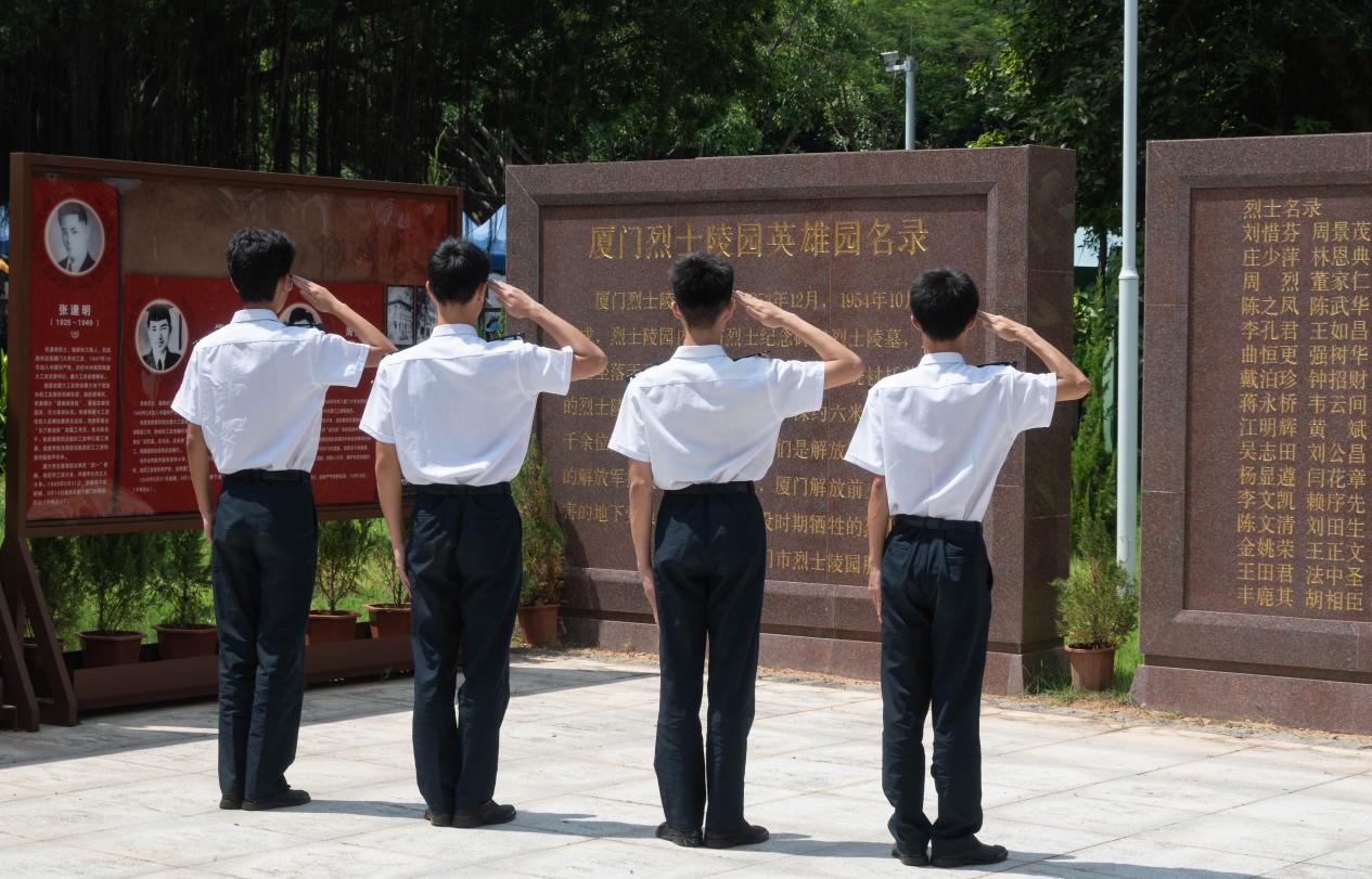 smt{־,ỊW̽LBTtɫؘcһ