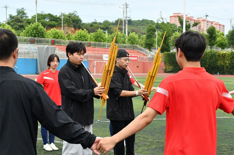 zĻ"Ϣ"JˇgĄc֮·