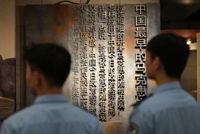 ׷֮⣬݅񡪡˾ٌWУCϵĘڡl`F_չtɫ