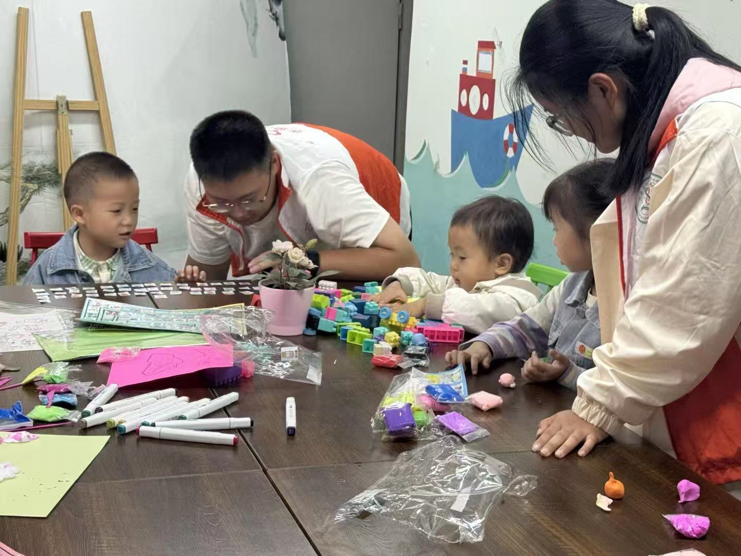 �n��ůͯ�ģ�־Ը����L ����ʳƷ���﹤�̌WԺ־Ը�����M��^�_չ�n�I�o���c���|��չ���