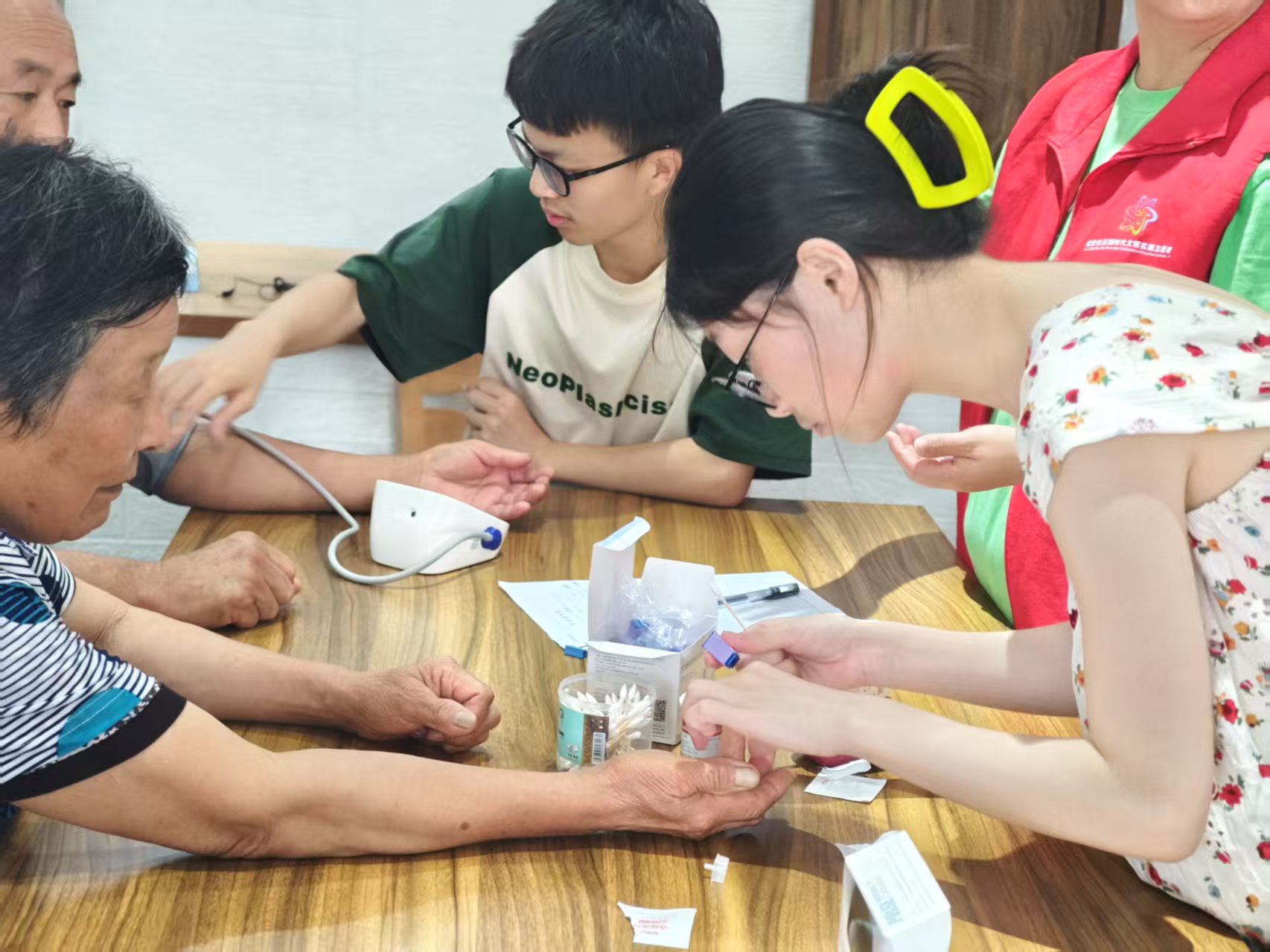 Ϻ ůϦh `F_չϷ ݼ 200 ˴